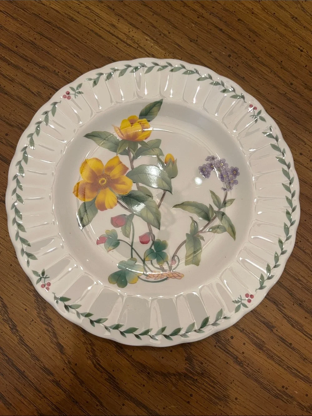 Mikasa Maxima dinnerware pieces in the 